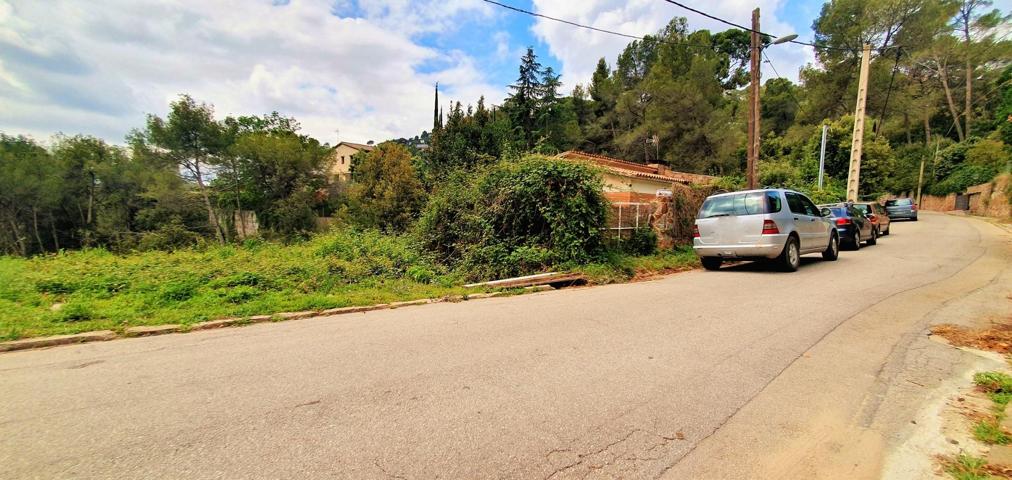 TERRENO URBANIZABLE EN SANT FELIU DEL RACÓ! 733m2 A 5 min DEL CENTRO DE CASTELLAR DEL VALLÉS! photo 0