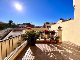 CASA CON GRAN TERRAZA Y MUY SOLEADA, FACHADA7,20m. (5 DORMITORIOS + 2 BAÑOS) photo 0