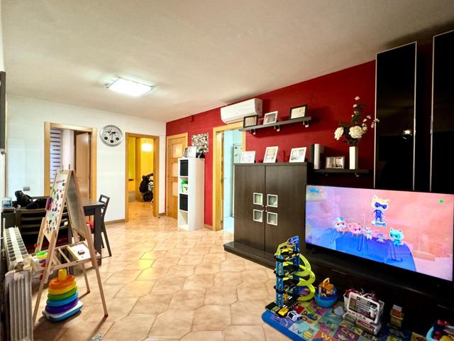 PISO DE 2 DORMITORIOS + 1 BAÑO, DISPONE DE BALCÓN, GALERÍA Y 2 TRASTEROS! photo 0