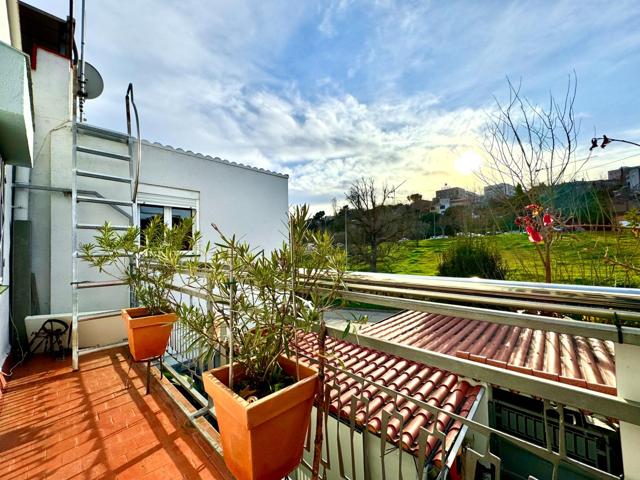 CASA ADOSADA MUY SOLEADA CON TERRAZA Y BARBACOA (3 DORMITORIOS DOBLES + 2 BAÑOS) photo 0