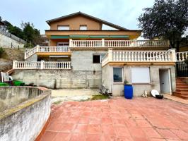 CASA PARA 2 FAMILIAS DE 325M2 (LA PLANASSA) A 4 VIENTOS, PARCELA DE 805M2. GARAJE. photo 0