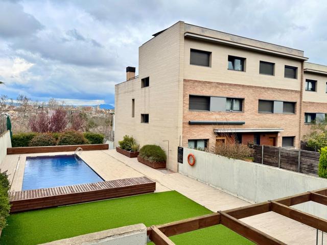 SEÑORIAL CASA ADOSADA EN SANT QUIRZE DEL VALLÈS. 325M2 CONSTRUIDOS + TERRAZA -JARDÍN 283M2 photo 0
