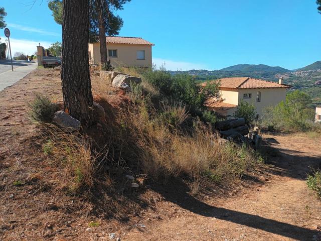 TERRENO URBANO DE 895m2 EN RIELS DE FAY.No pierda la oportunidad de adquirir este terreno con grandes ventajas, rodeado de naturaleza y tranquilidad. Nos encargamos de todo para construir la casa de s photo 0