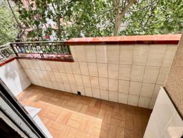PISO DE 4 DORMITORIOS Y 2 BAÑOS, BALCÓN TERRAZA Y TRASTERO! photo 0