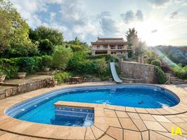 CASA INDEPENDIENTE CON PISCINA Y ESPECTACULARES VISTAS ( 5 DORMITORIOS + 4 BAÑOS) GARAJE Y ZONA SAUNA photo 0