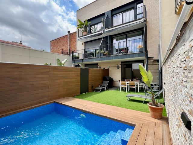 PRECIOSA CASA CON PISCINA, 5 DORMITORIOS, 4 BAÑOS Y GARAJE!! photo 0