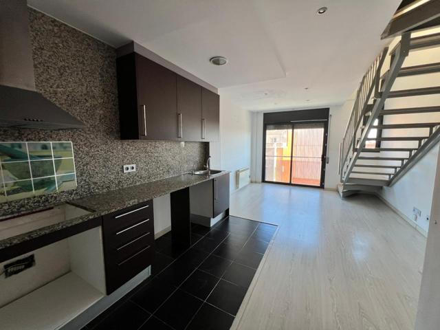 DUPLEX DE 2 DORMITORIOS + VESTIDOR + TERRAZA + 2 GARAJES!! photo 0