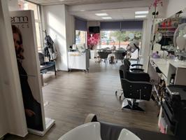 LOCAL ESQUINERO (PELUQUERIA ESTETICA CREU ALTA) photo 0