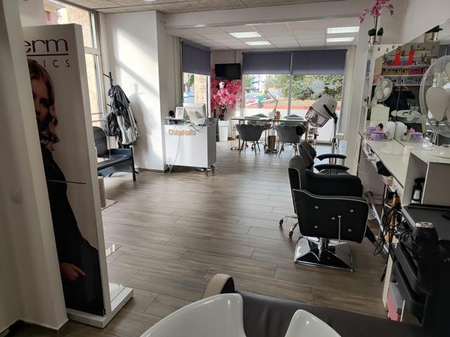 LOCAL ESQUINERO (PELUQUERIA ESTETICA CREU ALTA) photo 0