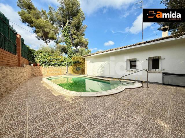 CASA A 4 VENTS, AMB PISCINA I CANTONERA en venda a Cubelles. photo 0
