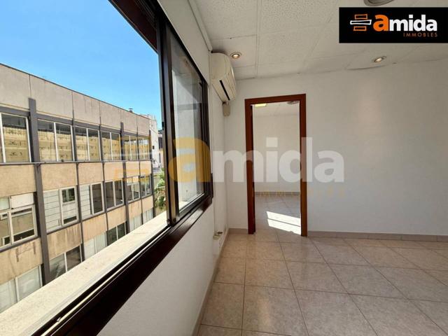 Oficina de lloguer situada a la cèntrica Via Laietana de Barcelona. photo 0