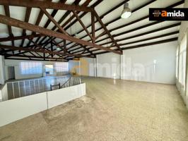 Nave industrial adosada de unos 500 m² situada en la zona de Gràcia de Sabadell, con acceso por dos calles y equipada co photo 0