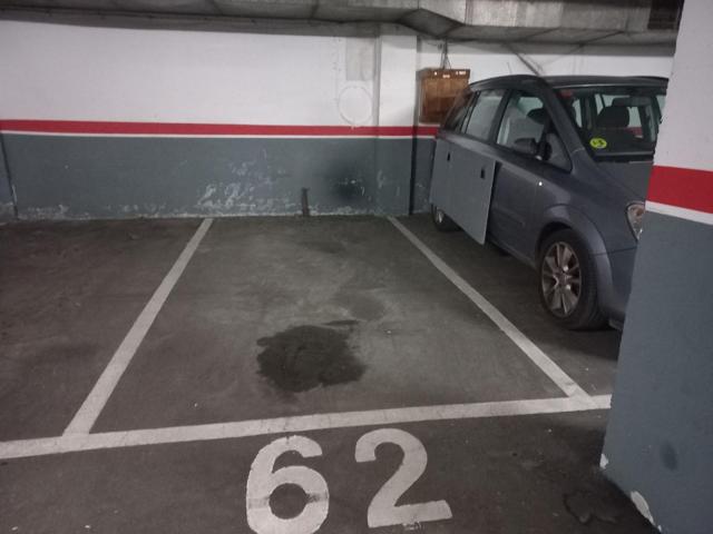 Plaza de aparcamiento - Llagosta, La photo 0