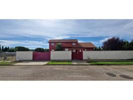 Chalet unifamiliar en venta en Simancas photo 0