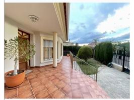 Chalet unifamiliar en venta en Centro-Corredera photo 0