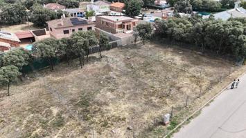 ¿Sueñas con vivir en un chalet en Urbanización rodeada de encinas y en Madrid se hace imposible? photo 0