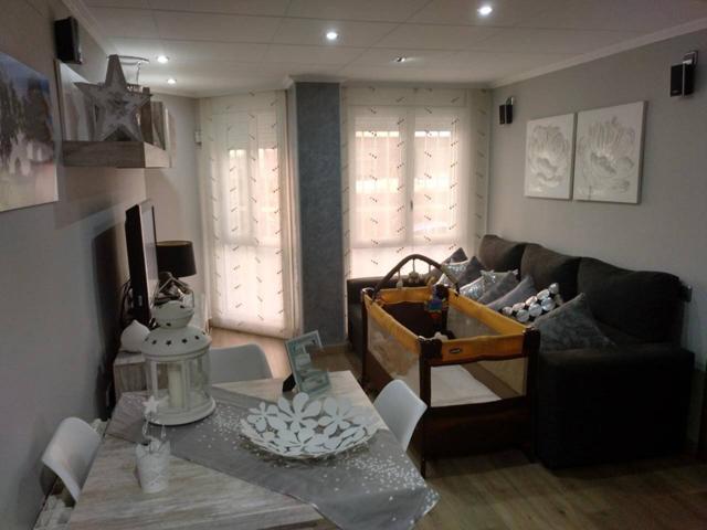 Acogedora planta baja totalmente reformada photo 0