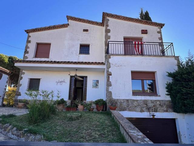 En exclusiva casa a 4 vientos zona muy tranquila y próxima al pueblo photo 0