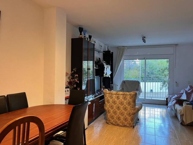 En exclusiva luminoso piso de 4 habitaciones con terraza y balcón photo 0