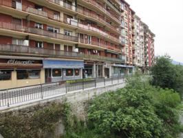 Local comercial en venta en Llodio - Laudio photo 0