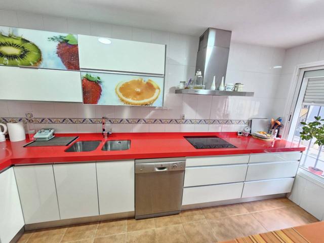 Casa adosada en venta en Zona Calle Poniente-Avenida Cristóbal Colón(18100) photo 0