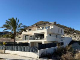 ¡Exclusivo chalet en primera línea del campo de golf Font del Llop en Monforte del Cid! photo 0