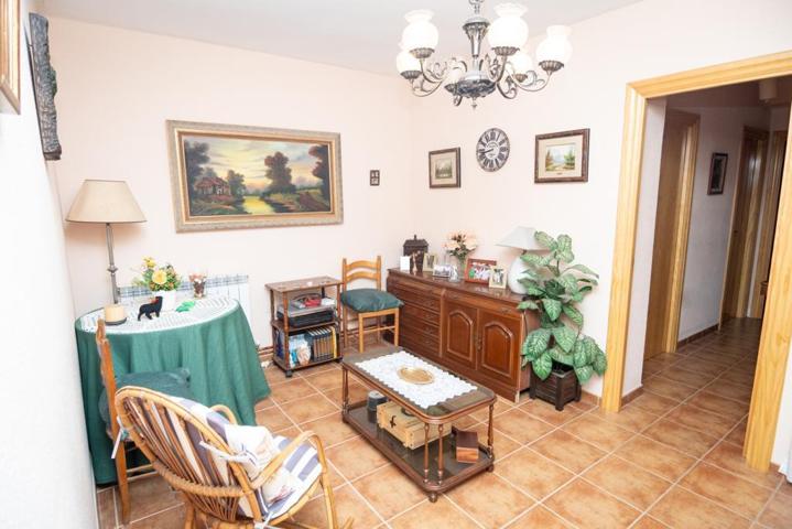 Casa De Pueblo en venta en Novallas de 220 m2 photo 0