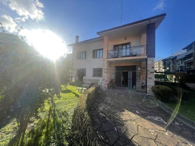 Casa - Chalet en venta en Irun de 200 m2 photo 0