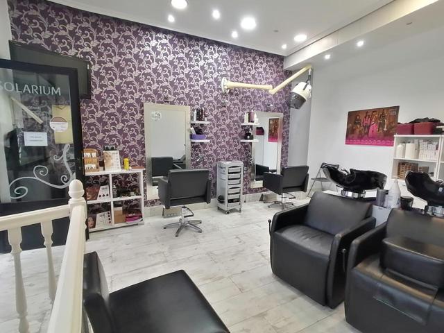Peluquería en alquiler y venta de mobiliario acordado con propietaria en Irun photo 0