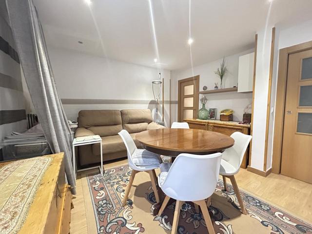 Piso en venta en Tudela de 72 m2 photo 0