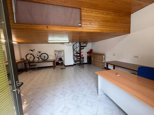 Local en venta en Irun de 65 m2 photo 0