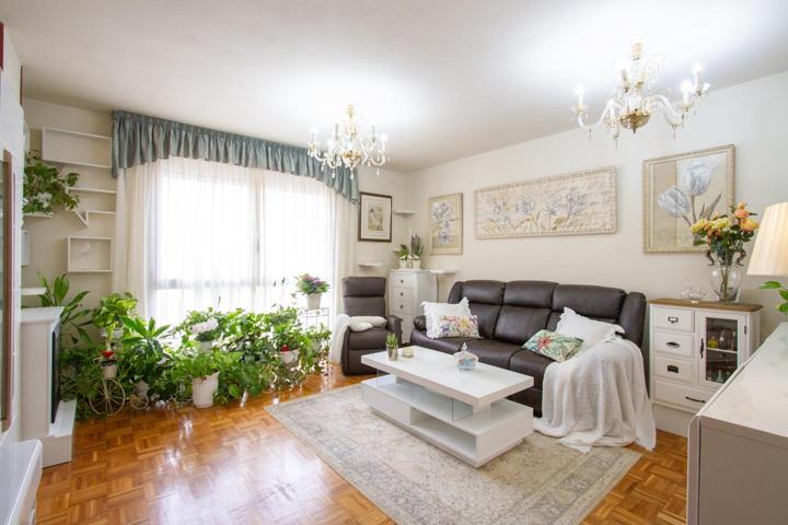 Amplio y luminoso piso en la Rochapea photo 0