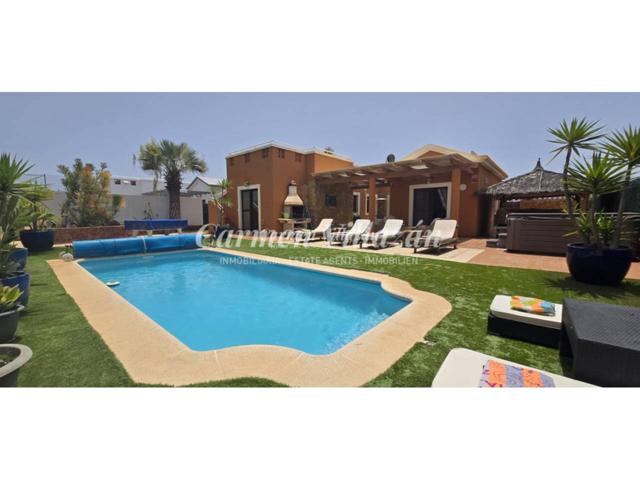 Chalet en venta en Las Cascadas photo 0