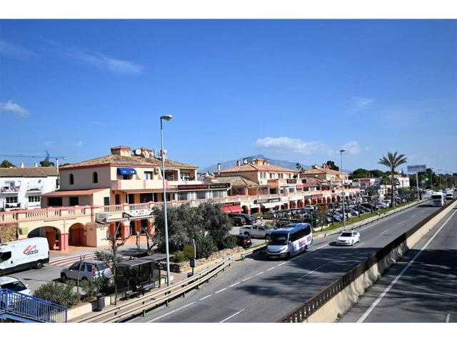 Edificio de locales comerciales con parking privado photo 0