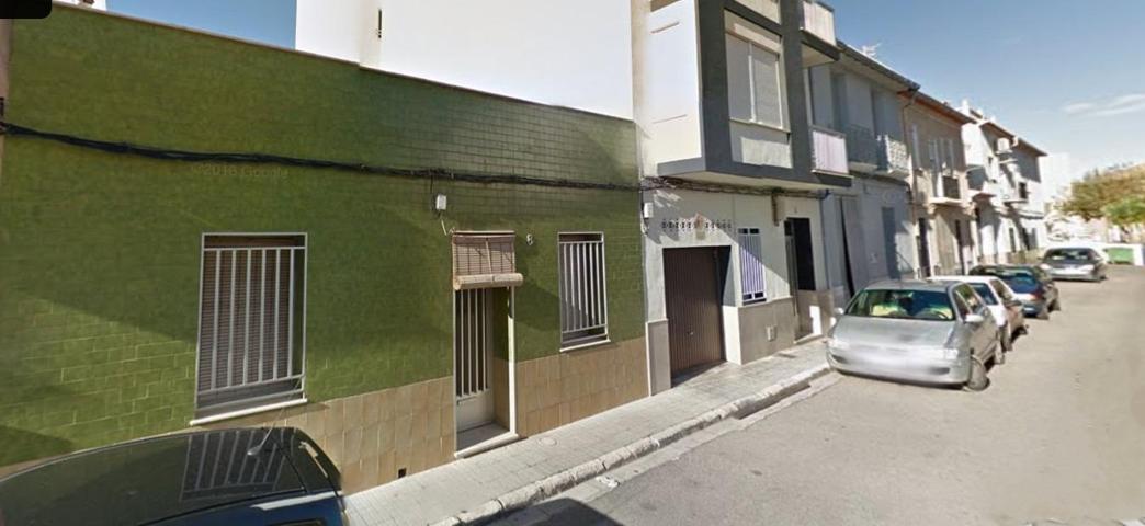 Se vende casa pareada ubicada en pleno paseo de Cervantes, localidad de Pego. photo 0