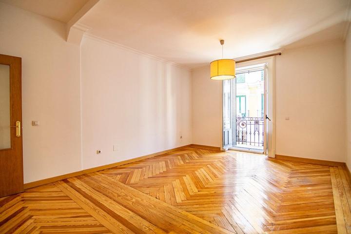 Piso en alquiler en calle de Concepción Jerónima 35, Madrid photo 0