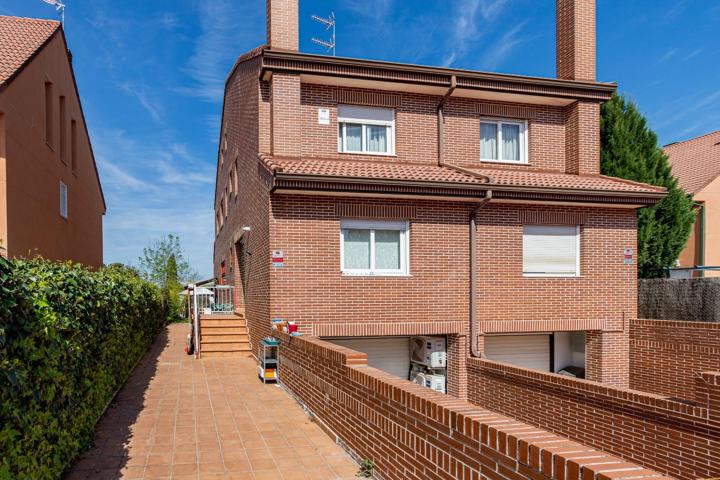 Unifamiliar Pareada En venta en Soto Alto, Algete photo 0