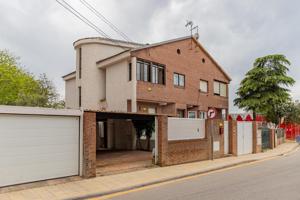 Unifamiliar Pareada En venta en Barrio De La Alegria, Cobeña photo 0