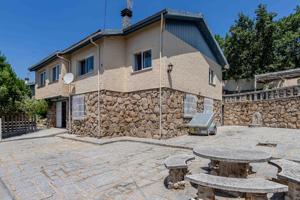 Unifamiliar En venta en Collado Del Hoyo, Cercedilla photo 0