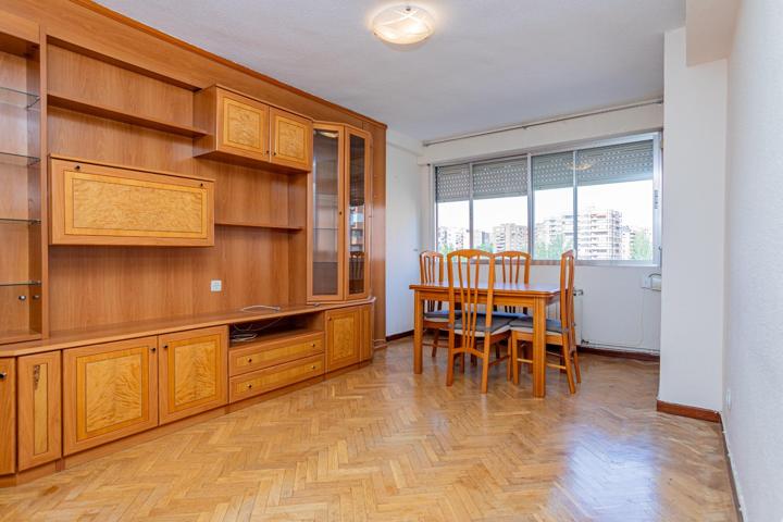 Piso en venta en calle Finisterre photo 0