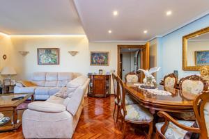 Piso En venta en La Paz, Madrid photo 0