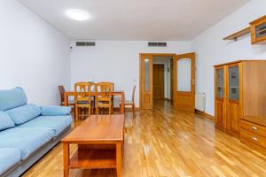 WGI INMOBILIARIA ALQUILA vivienda REFORMADA con PATIO photo 0