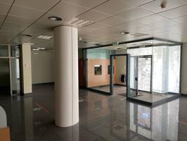 Oficina en venta en Casc Antic photo 0