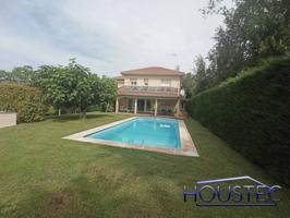 Chalet unifamiliar en venta en Torrejón del Rey photo 0
