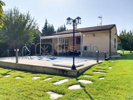 CHALET INDEPENDIENTE en LAS JARILLAS (ZARZUELA DEL MONTE) CON GRAN JARDÍN, PORCHE Y PISCINA PRIVADA photo 0