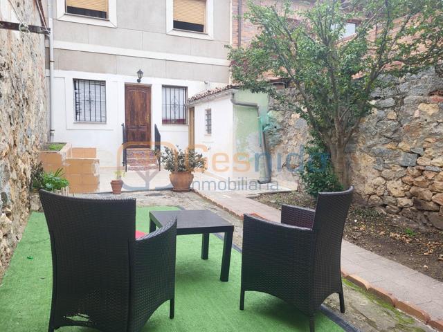 EXCLUSIVA CASA con JARDIN en SEGOVIA en el barrio de SAN LORENZO con  6 DORMITORIOS. photo 0