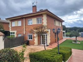 EXCELENTE CHALET en COTO SAN ISIDRO (SEGOVIA) con amplia PARCELA y PISCINA PROPIA photo 0