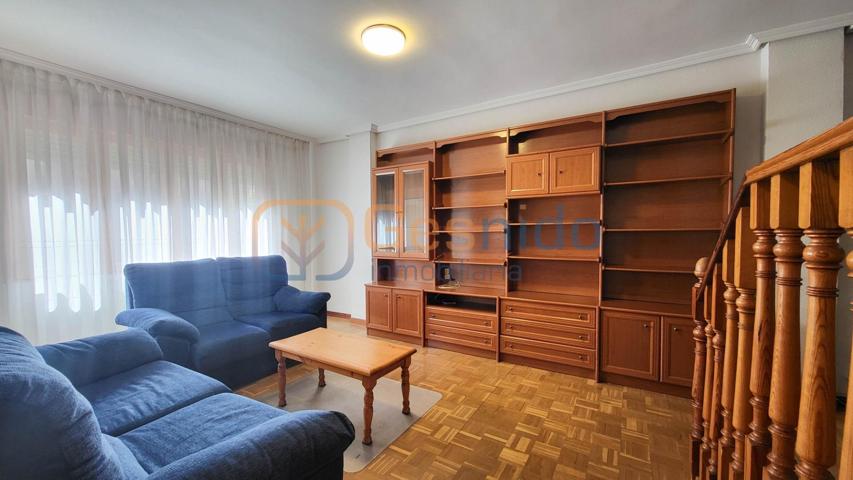 ALQUILER de EXCLUSIVA VIVIENDA de 4 dormitorios, 2 baños, garaje y patio en JOSE ZORRILLA photo 0
