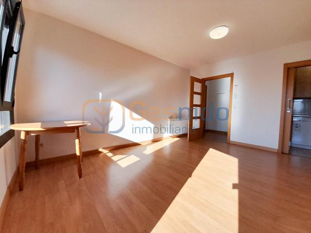 PISO SEMI-NUEVO EN MADRONA (SEGOVIA) de una habitación,  2 PLAZAS de GARAJE y TRASTERO photo 0