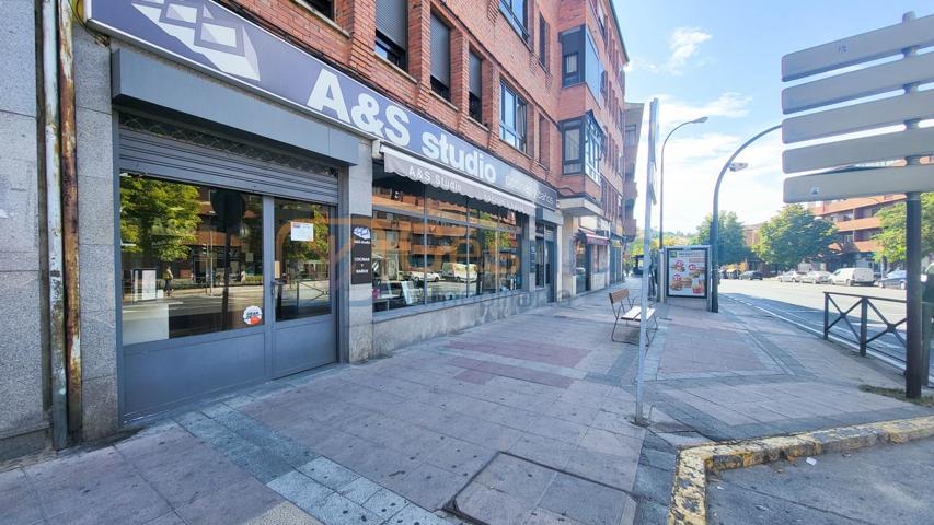 LOCAL COMERCIAL en la calle principal del barrio de SAN LORENZO (Segovia) TOTALMENTE ACONDICIONADO y en funcionamiento de 110 m² photo 0